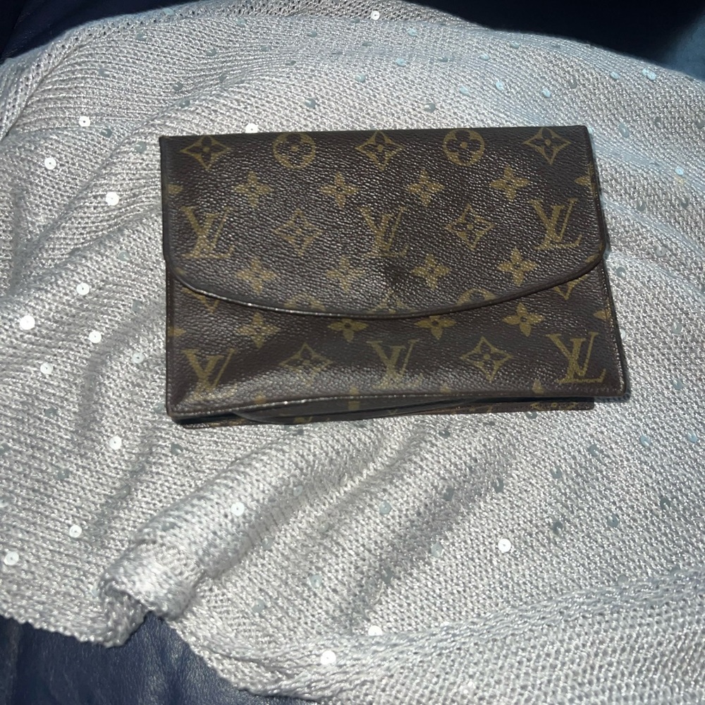 Louis Vuitton vintage clutch in excellent condition